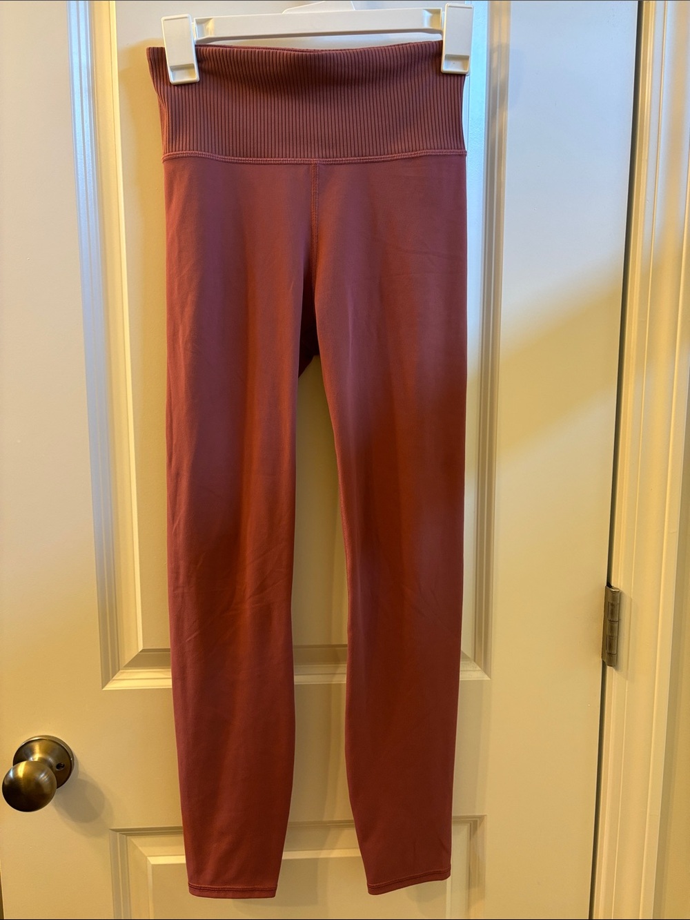 Vuori Ribbed High-Waist Leggings in Rosewood Mauve